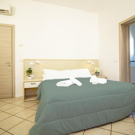 Athena Rooms - Parcheggio Privato Болонья Екстер'єр фото