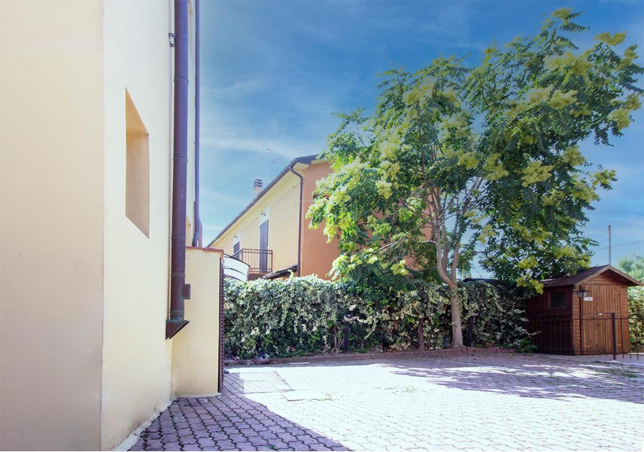 Athena Rooms - Parcheggio Privato Болонья Екстер'єр фото