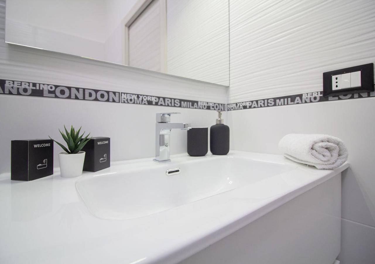 Athena Rooms - Parcheggio Privato Болонья Екстер'єр фото