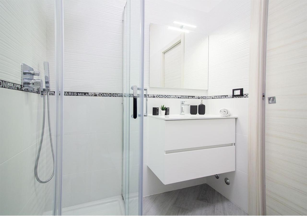 Athena Rooms - Parcheggio Privato Болонья Екстер'єр фото