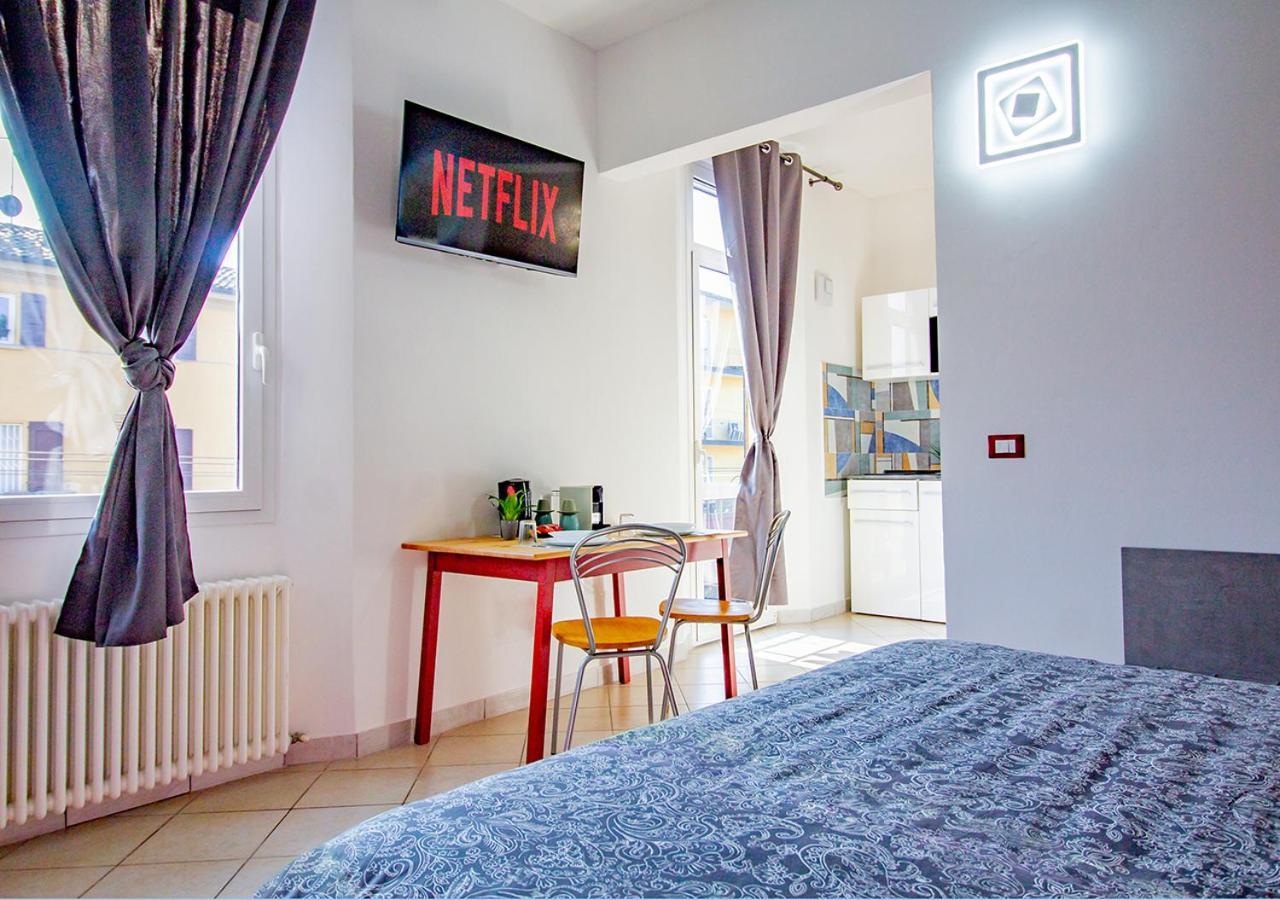 Athena Rooms - Parcheggio Privato Болонья Екстер'єр фото
