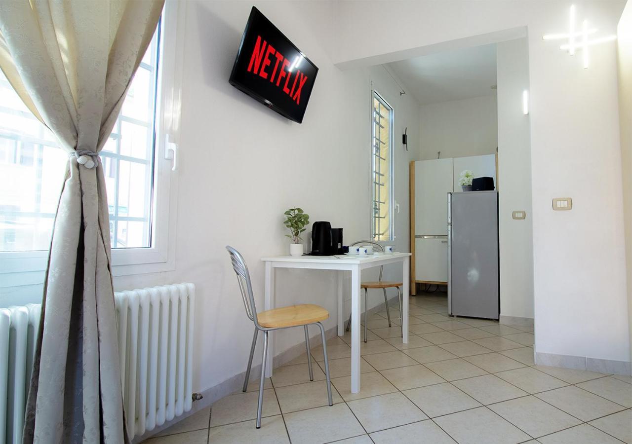 Athena Rooms - Parcheggio Privato Болонья Екстер'єр фото