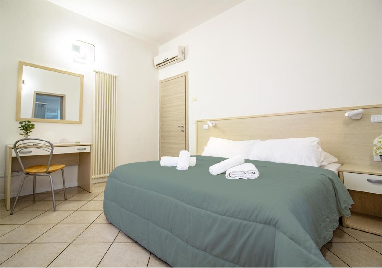 Athena Rooms - Parcheggio Privato Болонья Екстер'єр фото