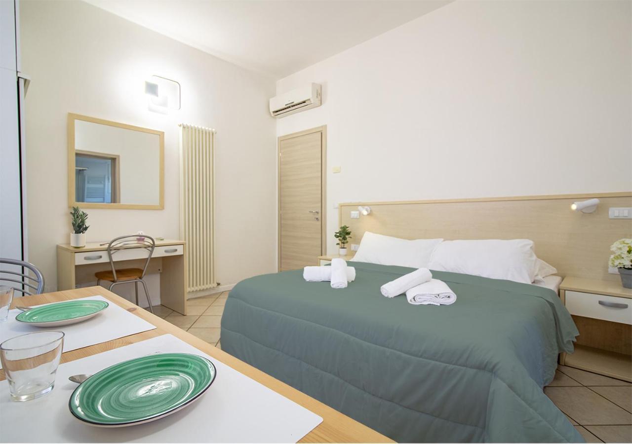 Athena Rooms - Parcheggio Privato Болонья Екстер'єр фото