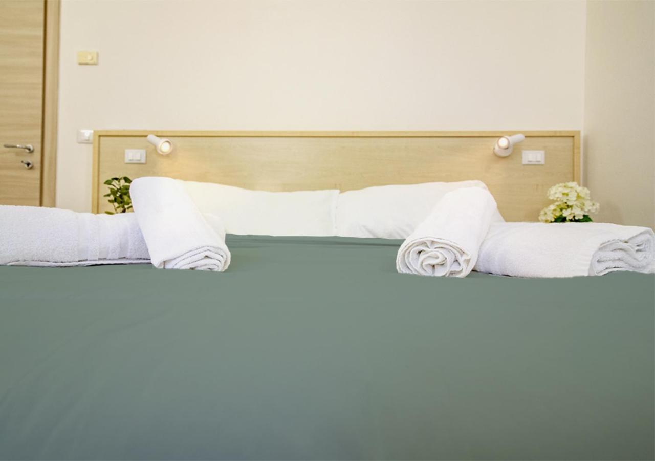 Athena Rooms - Parcheggio Privato Болонья Екстер'єр фото